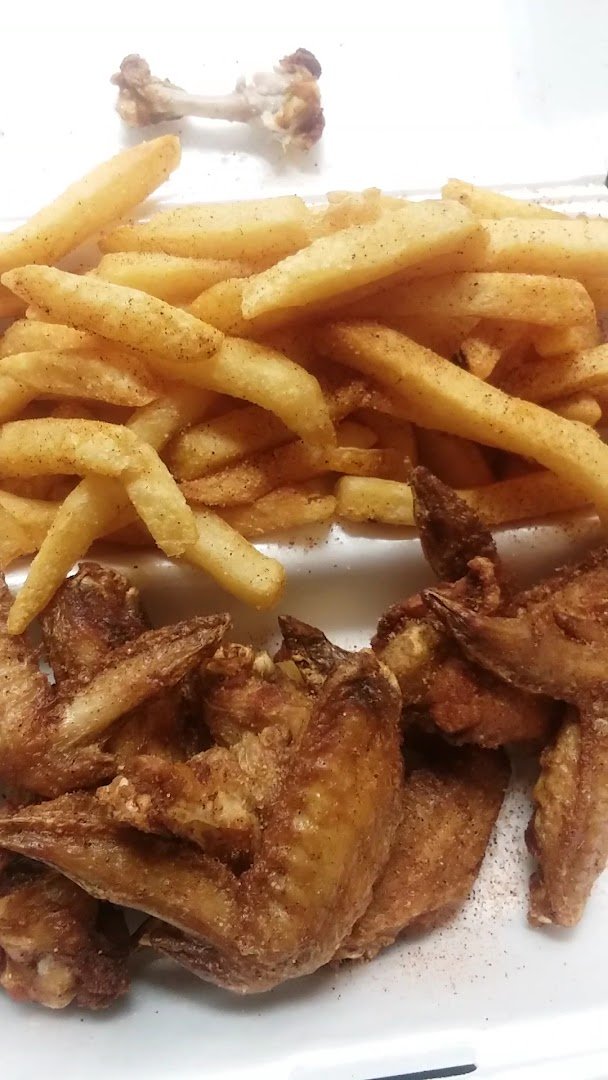 Fast-food style seafood spot with a quiet feel.